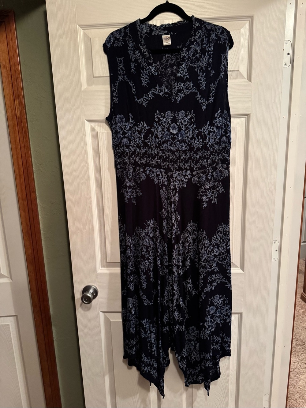 Bila Sz XL Dark Navy Maxi Dress with Light Blue Floral Print w/ split hem
